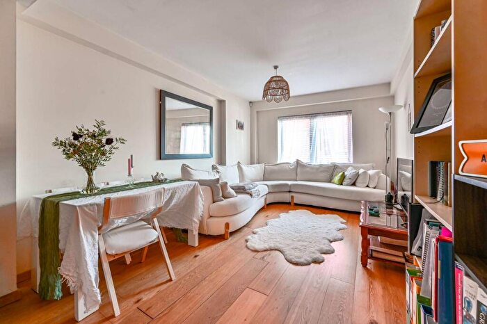 2 Bedroom Apartment To Rent In Graham Street, Angel, London, N1