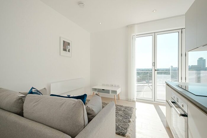 Studio For Sale In Apt Parkview, Great West Road, Brentford, TW8