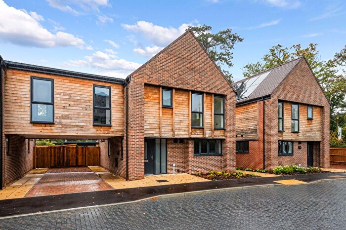 4 Bedroom Link Detached House For Sale In Hanlye Lane, Cuckfield, Haywards Heath, RH17