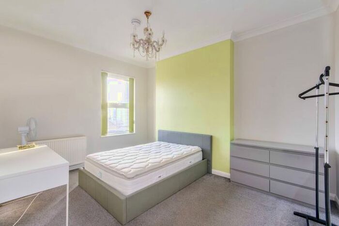 3 Bedroom Flat To Rent In Salusbury Road, Queen's Park, London, NW6