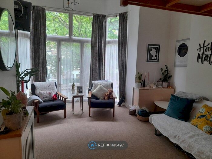 Studio To Rent In Hammersmith Grove, London, W6