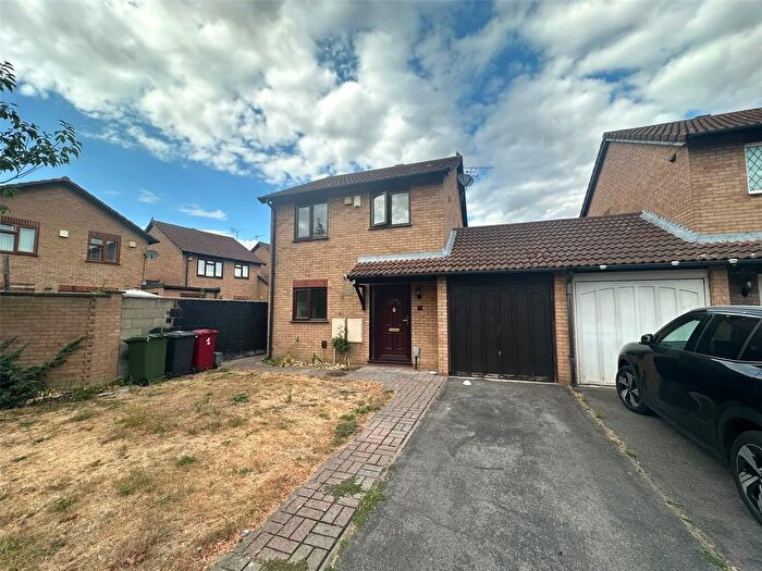 3 Bedroom Link Detached House To Rent In Ruby Close, Slough, SL1