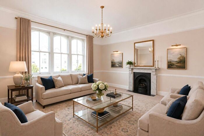 2 Bedroom Apartment For Sale In Apsley Road, Bristol, BS8