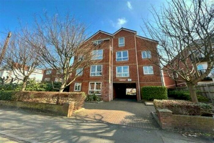 2 Bedroom Flat To Rent In Albury House, Hill Lane, SO15