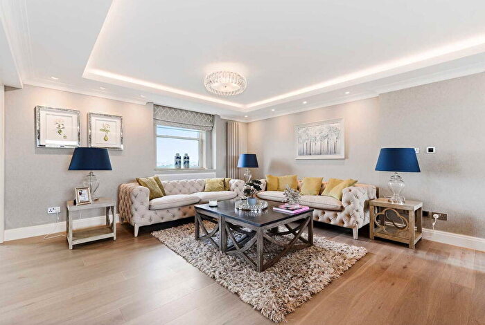 5 Bedroom Flat To Rent In St. Johns Wood Park, London, NW8