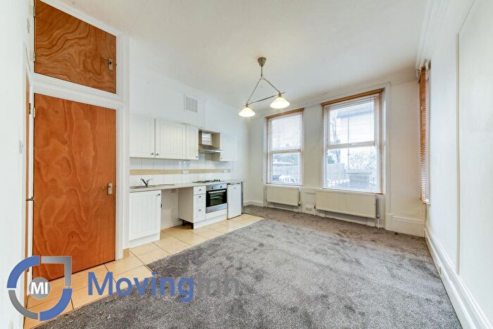 Studio To Rent In Gleneldon Road, Streatham, SW16