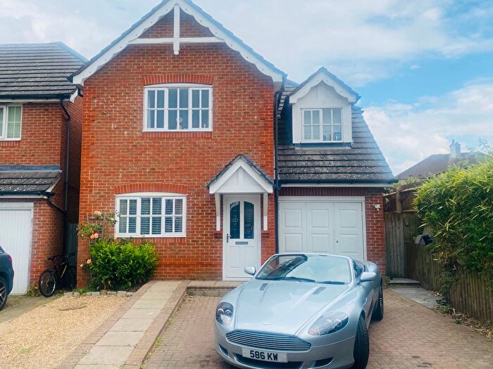 4 Bedroom Detached House For Sale In Sheep Walk, Shepperton, TW17
