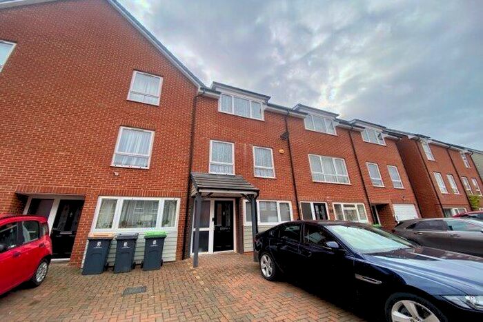 4 Bedroom Town House To Rent In Austin Canons Way, Bedford, MK42