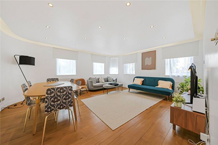 3 Bedroom Flat To Rent In Edward Mews, Regents Park, London, NW1