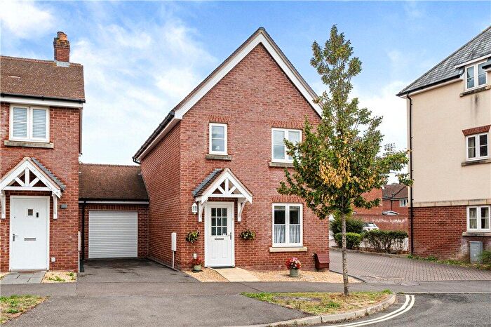 3 Bedroom Link Detached House For Sale In Cutforth Way, Romsey, Hampshire, SO51