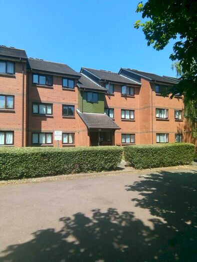2 Bedroom Flat To Rent In Maltby Drive, Enfield, EN1