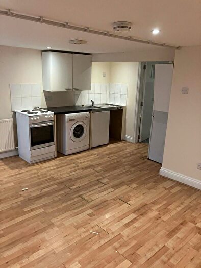 Studio To Rent In Ickburgh Road, London, E5