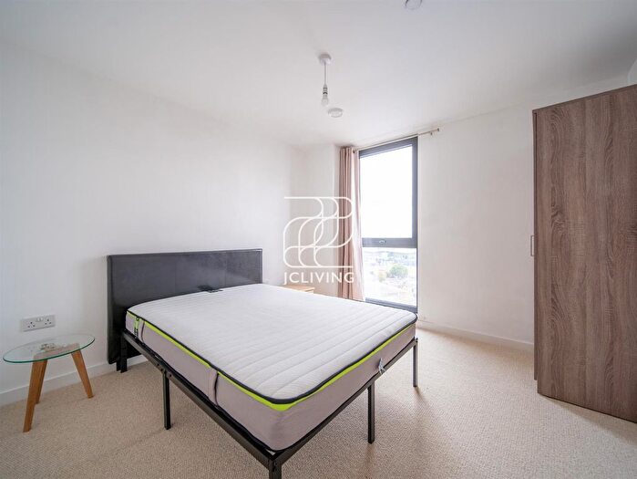 2 Bedroom Flat To Rent In Rotherhithe New Road, London, SE16