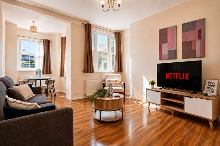 2 Bedroom Flat To Rent In London Borough Of Southwark, SE1