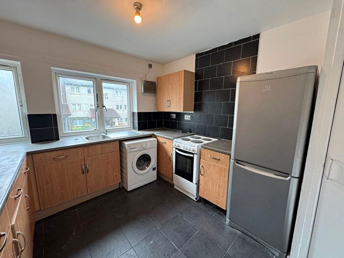 3 Bedroom Flat To Rent In Oxton Way, Leeds, LS9