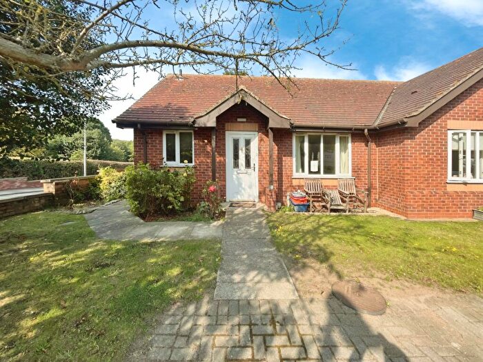 2 Bedroom Bungalow For Sale In The Gatherums, Cleethorpes, Lincolnshire, DN35