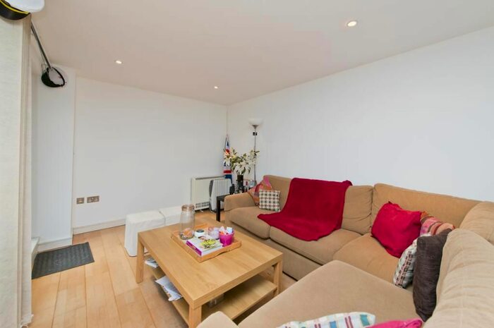 3 Bedroom Flat To Rent In William Road, London, NW1