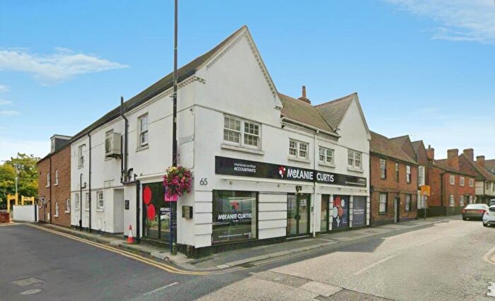 2 Bedroom Apartment For Sale In Peach Street, Wokingham, RG40