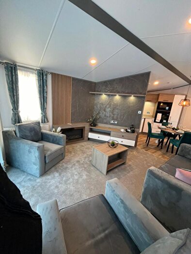 2 Bedroom Lodge For Sale In Gilberdyke, East Riding Of Yorkshire, HU15