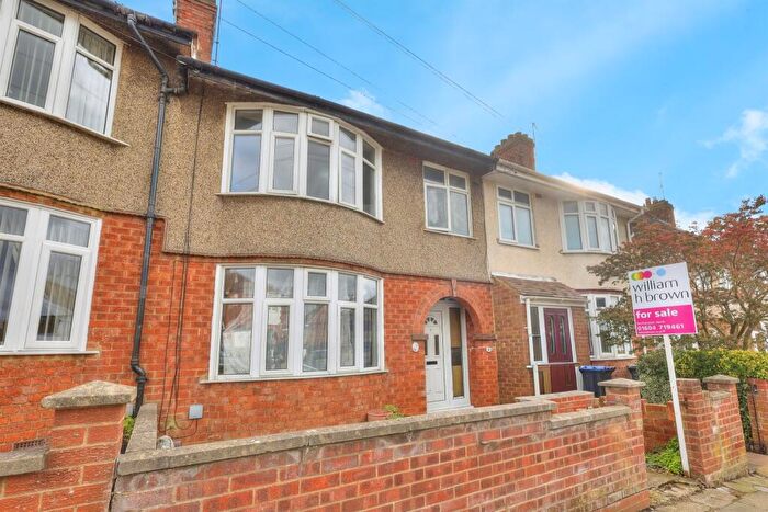 3 Bedroom Terraced House For Sale In Thornton Road, Northampton, NN2