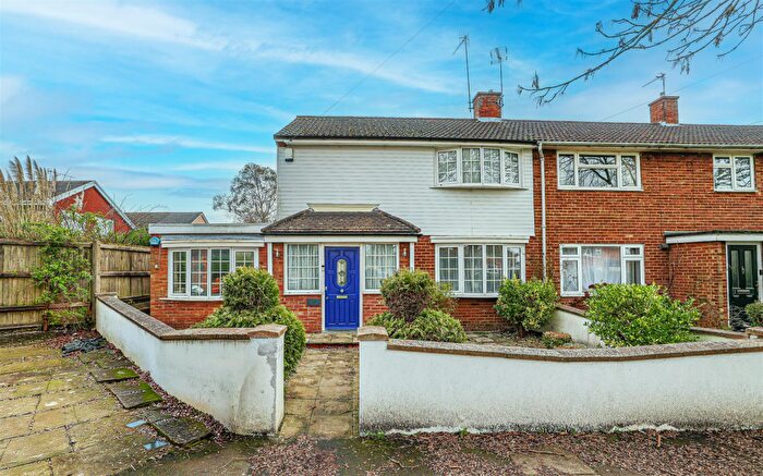 4 Bedroom Semi-Detached House For Sale In Woodfarm Road, Hemel Hempstead, HP2