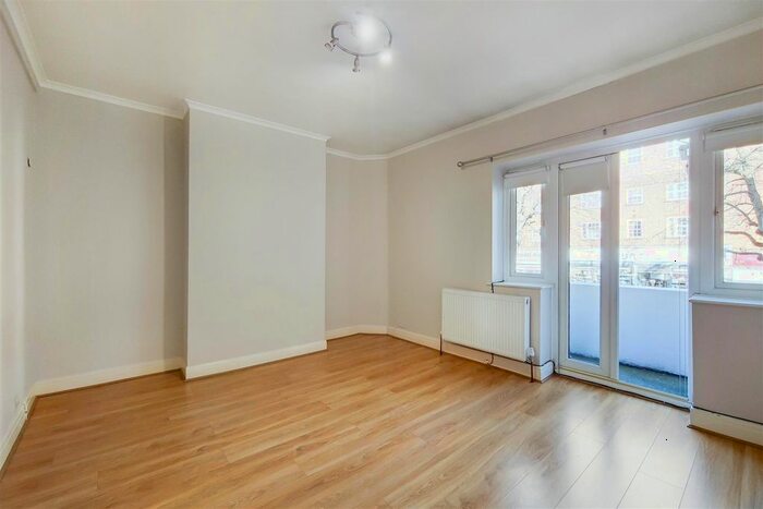 2 Bedroom Flat For Sale In Courtleigh, Bridge Lane, Temple Fortune, NW11