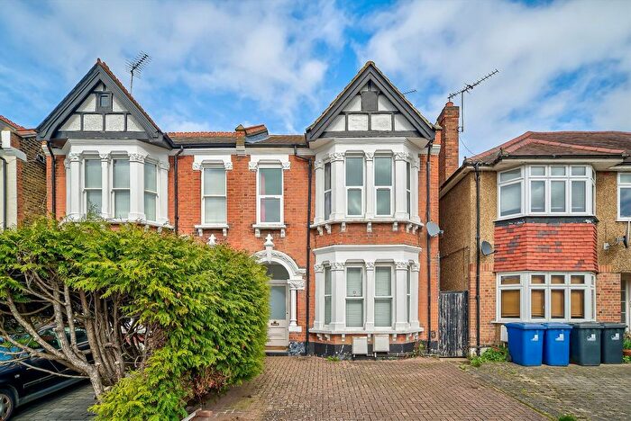 2 Bedroom Flat For Sale In Bradley Gardens, West Ealing, W13