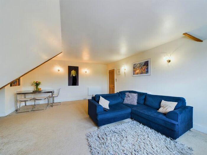 2 Bedroom Flat For Sale In Maidenhatch, Pangbourne, RG8