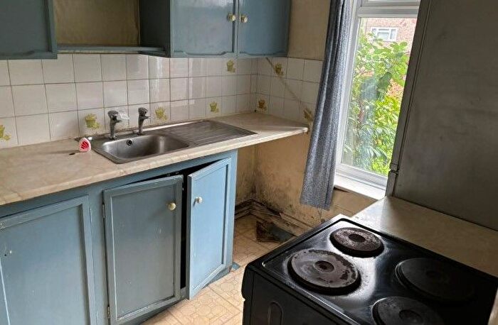 1 Bedroom Flat For Sale In Longbridge Road, Horley, RH6