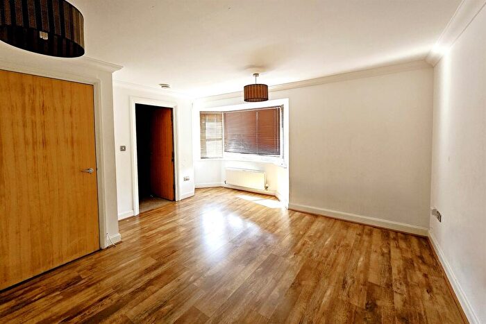2 Bedroom Flat To Rent In San Marcos, Grays, RM16