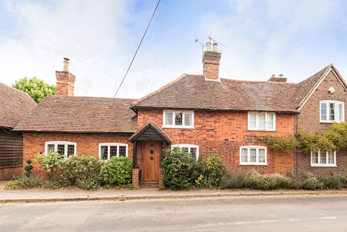 2 Bedroom Semi-Detached House For Sale In Birch Lane, Hemel Hempstead, HP3