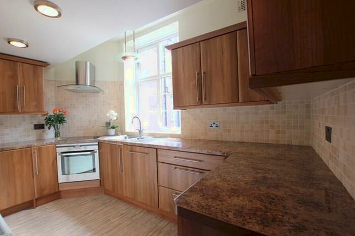 2 Bedroom Flat To Rent In Bishops Court, East Finchley, N2