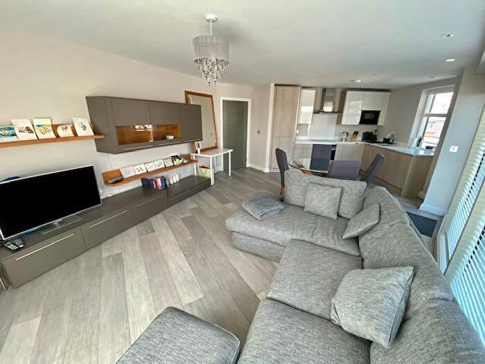 2 Bedroom Apartment To Rent In Bridge Avenue, Maidenhead, SL6