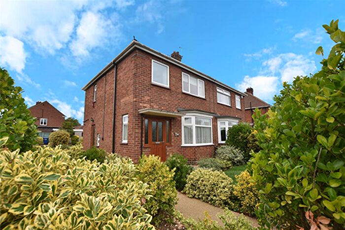 3 Bedroom Semi Detached House For Sale In Chelmsford Avenue, Grimsby, DN34