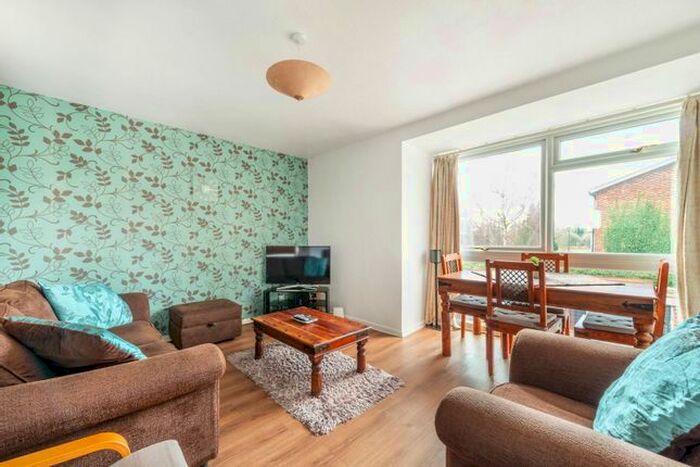2 Bedroom Flat To Rent In Ashburnham Road, Ham, Richmond, TW10