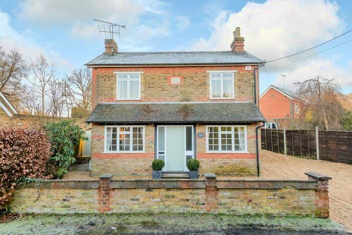 3 Bedroom Detached House To Rent In Coldharbour Lane, West End, Woking, Surrey GU24