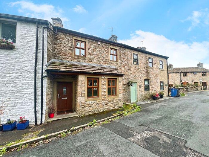2 Bedroom Cottage To Rent In Skipton Old Road, Foulridge, Colne, BB8