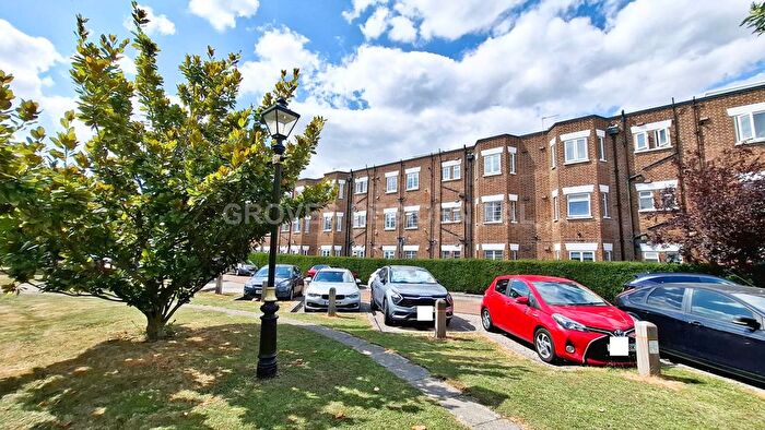 2 Bedroom Flat To Rent In Bushy Road, London, SW20