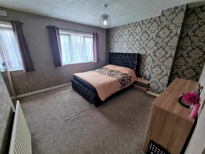 2 Bedroom End Of Terrace House To Rent In Upper Woodlands Road, Bradford, BD8