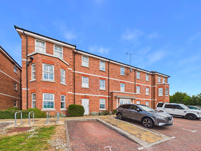 2 Bedroom Flat For Sale In Longshore Drive, Shoreham By Sea, BN43