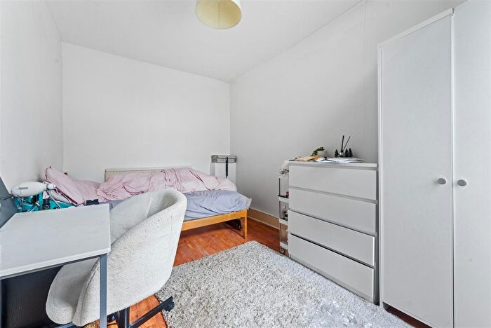 1 Bedroom Flat For Sale In Holmesdale Road, London, SE25