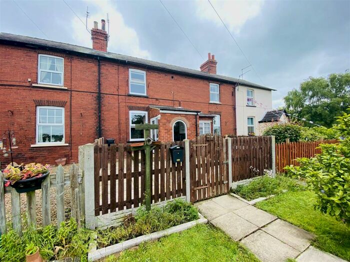 3 Bedroom Terraced House For Sale In Railway Cottages, Clementhorpe Lane, Gilberdyke, HU15
