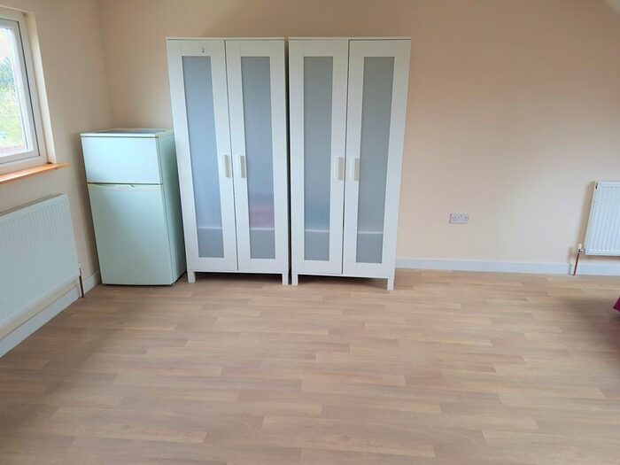 Studio To Rent In Tiverton Road, Hounslow TW3