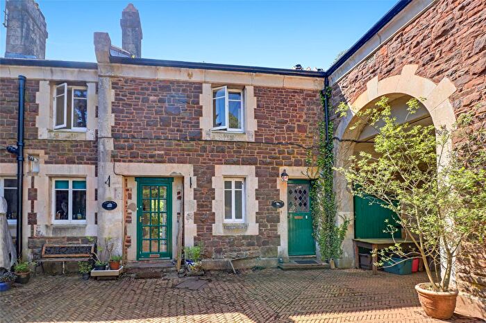 2 Bedroom Flat For Sale In Abbotsfield, Wiveliscombe, Taunton, Somerset, TA4