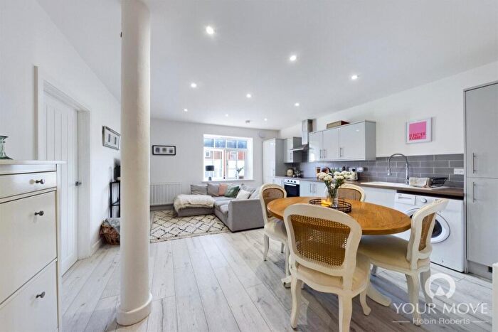 1 Bedroom Flat To Rent In Queen Street, Desborough, Kettering, NN14