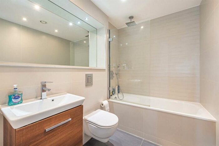 2 Bedroom Flat For Sale In Flower Lane, Mill Hill, London, NW7