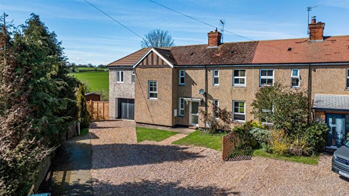 4 Bedroom Semi Detached House For Sale In Wood Road, Harrold, Bedford, MK43