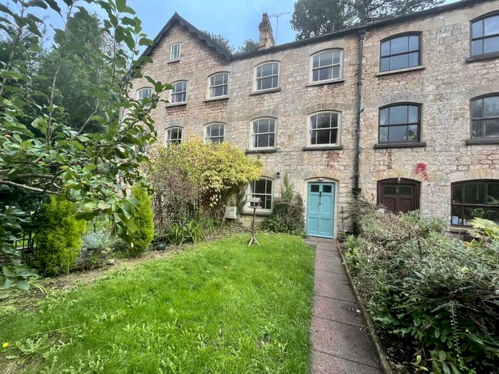 3 Bedroom Terraced House To Rent In Grove Villas, GL5