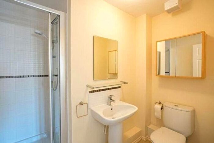 2 Bedroom Flat To Rent In Baxendale Road, Chichester, PO19