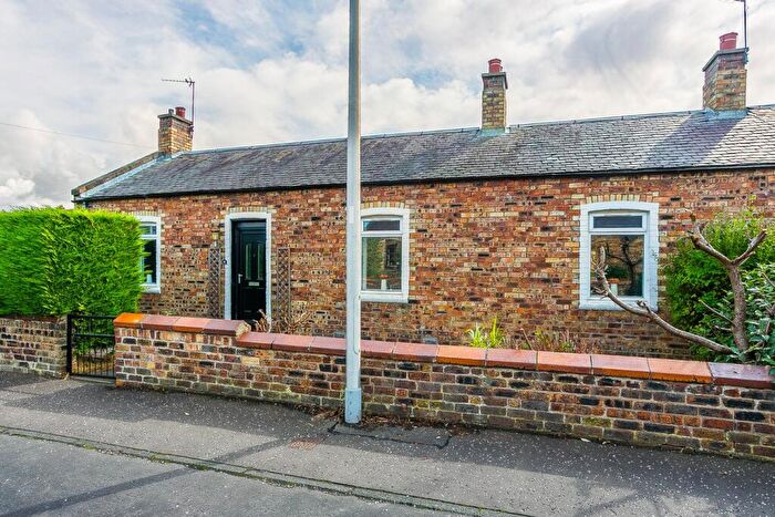 2 Bedroom Cottage For Sale In Lothian Street, Rosewell, EH24